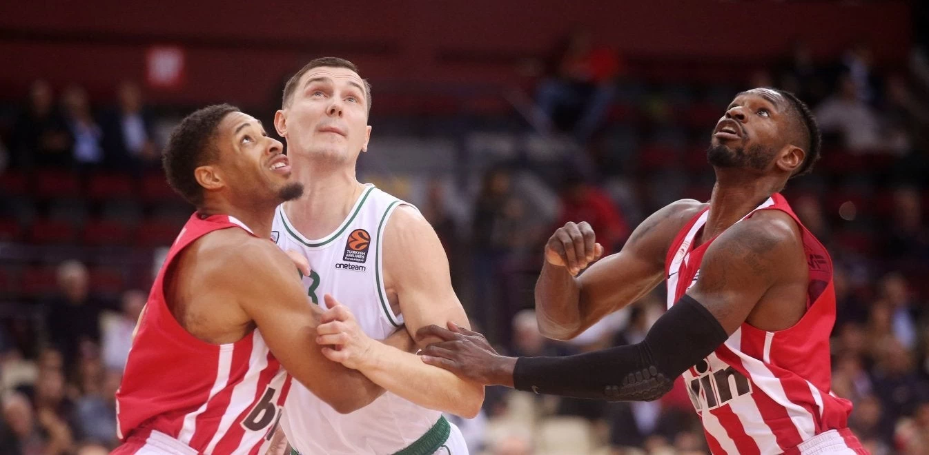 Επέστρεψε στις νίκες ο Ολυμπιακός: «Εκτέλεσαν» την Ζαλγκίρις στο ΣΕΦ οι Ερυθρόλευκοι